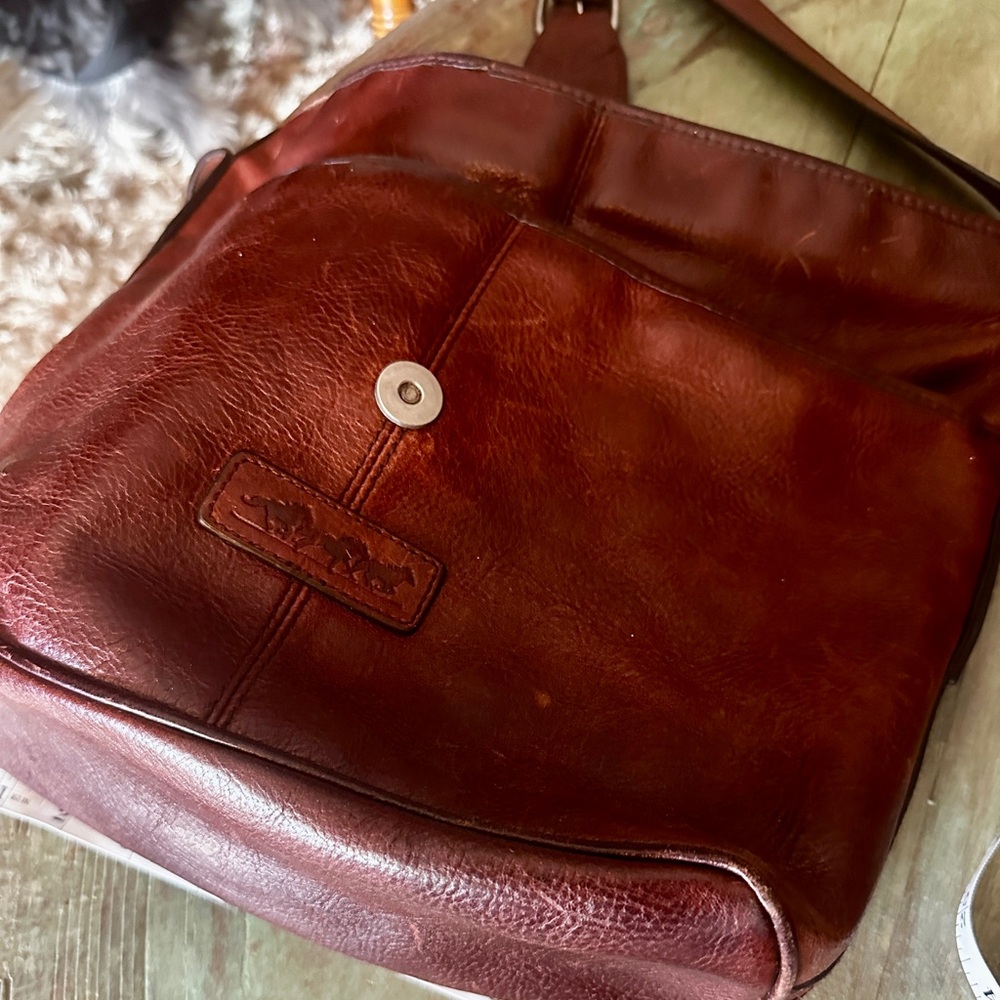 Vintage Leather Crossbody Bag - Picture 9 of 16